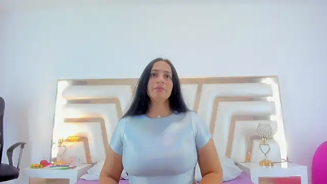 LucineArias online show from February 11, 2025, 7:59 pm