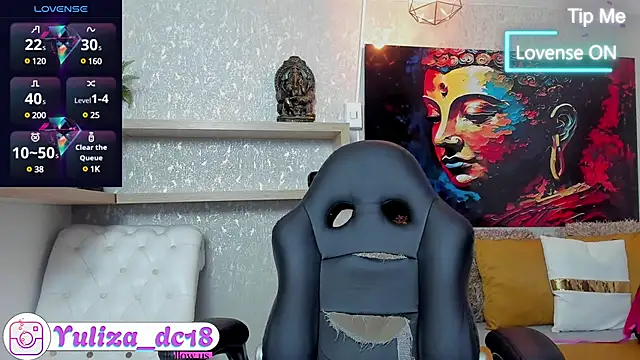 Luxury Woman online show from March 12, 2025, 2:56 pm