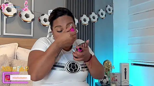 Elise-Leyton online show from June 17, 2026, 5:36 pm