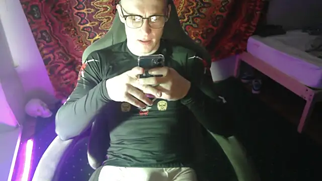 Snapshot of johnny_positive chatting on February 28, 2026, 6:20 pm johnny positive online show from February 28, 2026, 6:20 pm