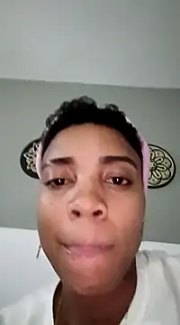 Snapshot of LuciaWallace chatting on March 23, 2025, 6:05 am LuciaWallace online show from March 23, 2025, 6:05 am