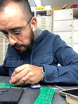 leonardohot1987 online show from November 19, 2025, 8:20 pm