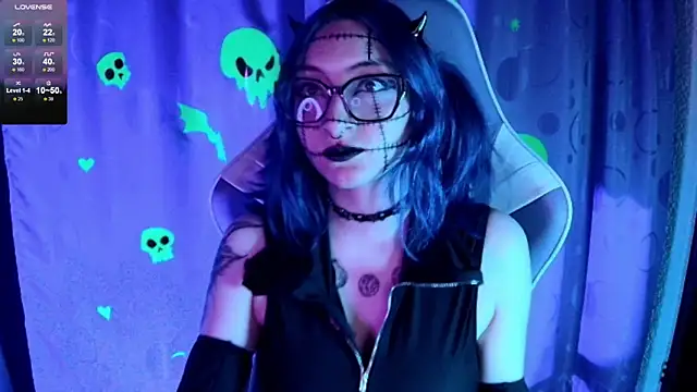 Kimlennox  online show from November 21, 2025, 2:16 pm