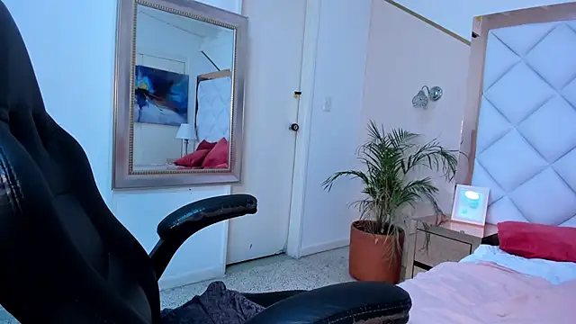 Snapshot of renatarussel chatting on January 25, 2025, 3:51 am renatarussel online show from January 25, 2025, 3:51 am