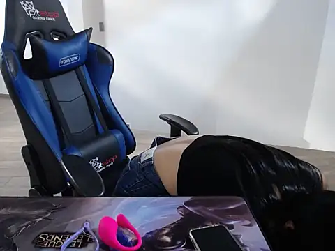 Francheskasmile online show from February 24, 2025, 4:36 pm