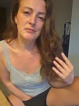cumtomama online show from July 13, 2026, 7:38 pm