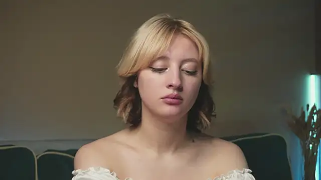 milasmiu online show from February 8, 2025, 9:15 pm