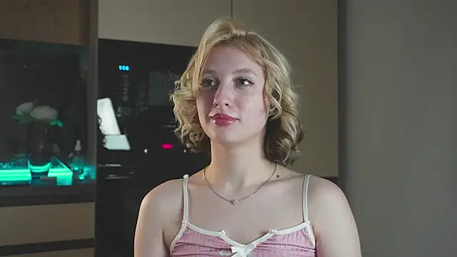 milasmiu online show from March 14, 2025, 11:11 pm