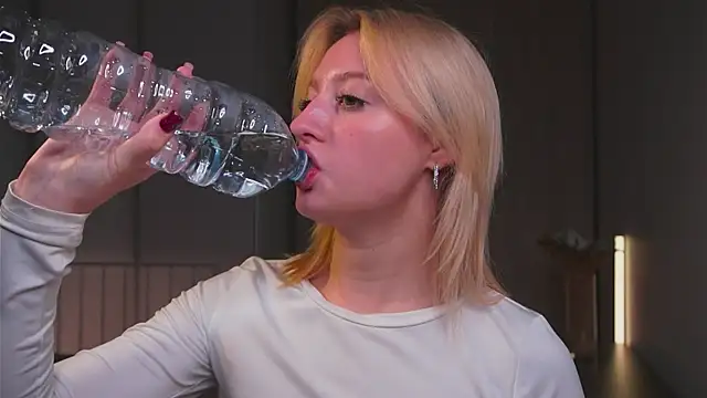 milasmiu online show from September 10, 2025, 3:01 pm