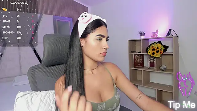 Snapshot of BellaaStorm chatting on September 22, 2025, 1:13 pm BellaaStorm online show from September 22, 2025, 1:13 pm