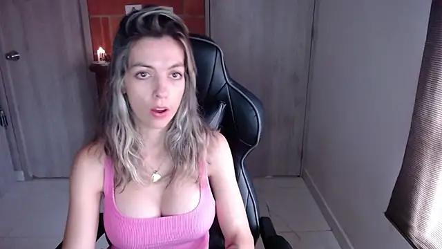 Princezzlove3 online show from January 31, 2025, 2:17 pm