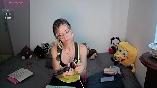 Snapshot of Princezzlove3 chatting on February 6, 2026, 1:03 pm Princezzlove3 online show from February 6, 2026, 1:03 pm