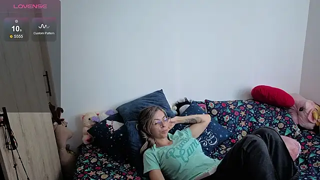 Snapshot of Princezzlove3 chatting on February 26, 2026, 2:27 pm Princezzlove3 online show from February 26, 2026, 2:27 pm