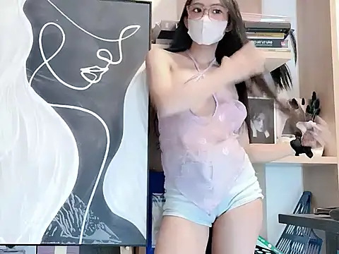 Lush-Office online show from November 19, 2025, 7:08 am