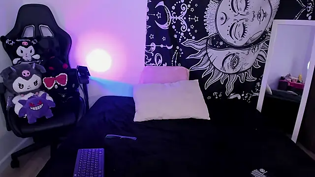 Snapshot of raven__white1 chatting on October 11, 2025, 9:24 pm raven  white1 online show from October 11, 2025, 9:24 pm