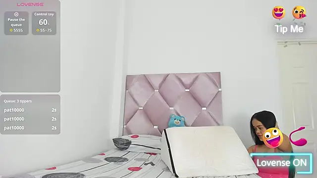 AnieRey online show from April 18, 2026, 12:53 pm