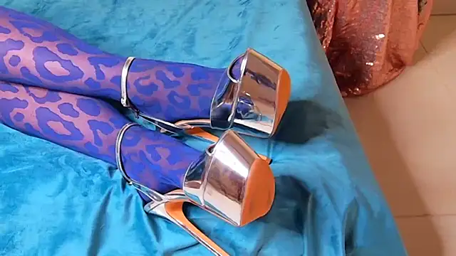 Snapshot of --SUNNY-- chatting on November 7, 2025, 6:57 am --SUNNY-- online show from November 7, 2025, 6:57 am