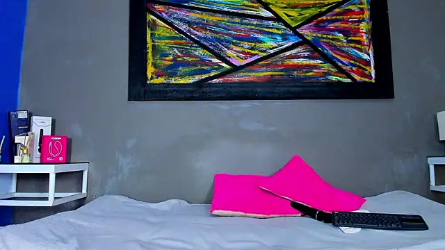 Charlotte curvy  online show from April 9, 2026, 8:25 pm