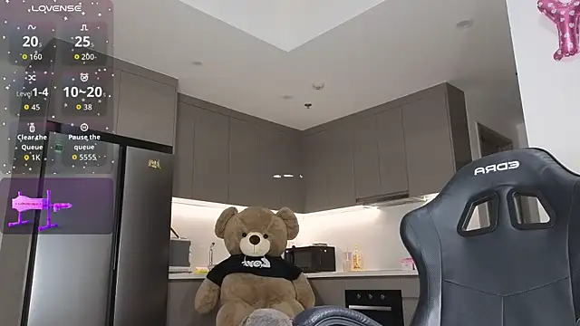 asianqueeny online show from October 25, 2025, 2:35 pm