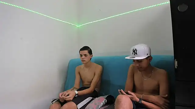 Latinos 2001 online show from February 15, 2025, 9:04 pm