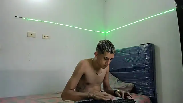 Latinos 2001 online show from February 19, 2025, 10:20 pm