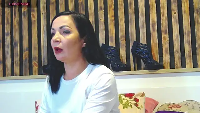 Tory Lovi online show from November 26, 2025, 11:11 am