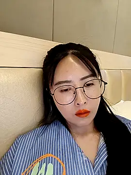 lilandi0521 online show from March 21, 2025, 5:21 am