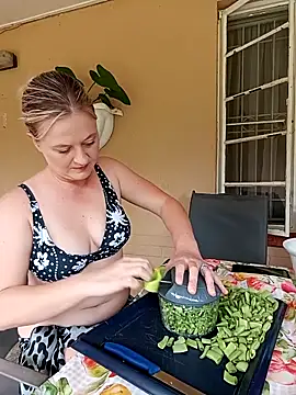 Snapshot of Vintasia chatting on December 20, 2025, 10:22 am Vintasia online show from December 20, 2025, 10:22 am