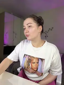 Snapshot of Kiss_My_Body chatting on February 20, 2025, 6:46 pm Kiss My Body online show from February 20, 2025, 6:46 pm