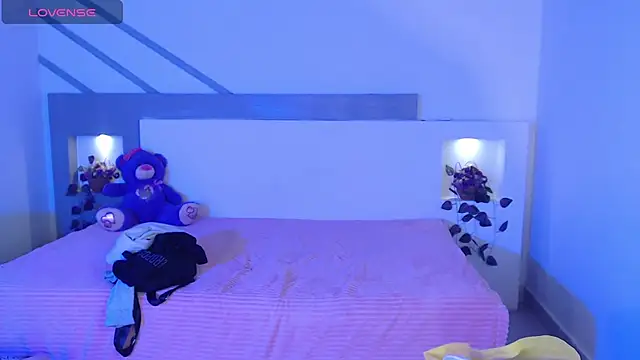 IslaBlaze online show from February 6, 2025, 12:16 pm