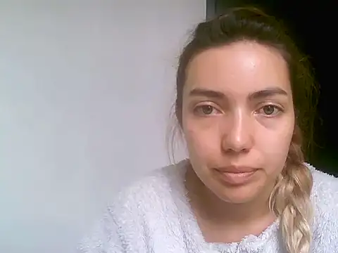 VittoriaTaylor online show from March 24, 2026, 3:28 pm