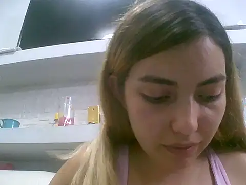 VittoriaTaylor online show from March 25, 2026, 4:07 am