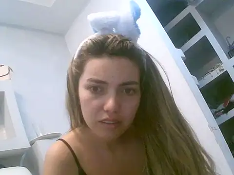 VittoriaTaylor online show from April 3, 2026, 1:03 am