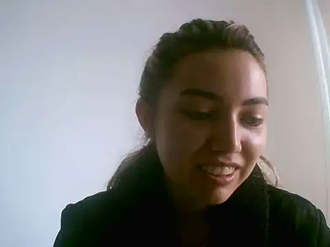 VittoriaTaylor online show from April 4, 2026, 8:50 pm