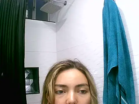 VittoriaTaylor online show from April 11, 2026, 11:20 pm