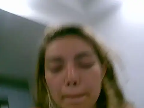 VittoriaTaylor online show from April 16, 2026, 3:07 am