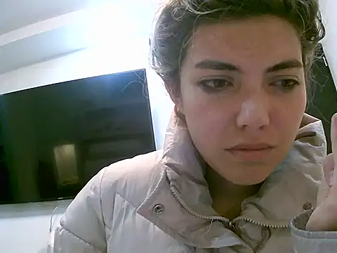 VittoriaTaylor online show from April 17, 2026, 4:54 pm