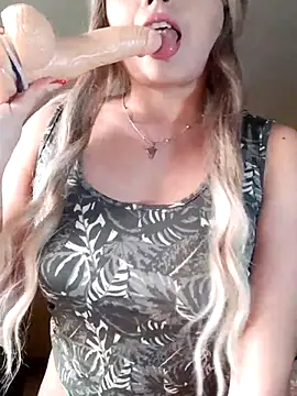 monicavictoria1301 online show from November 16, 2025, 10:15 pm