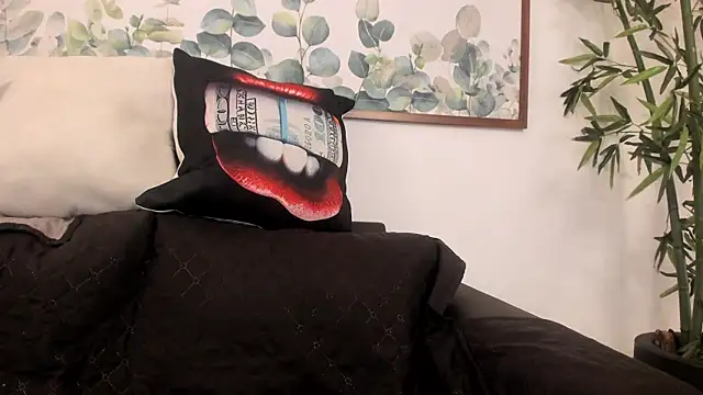 Snapshot of NicolettaLima chatting on March 18, 2025, 2:36 am NicolettaLima online show from March 18, 2025, 2:36 am