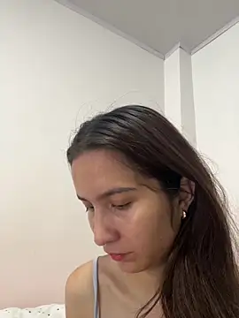 Snapshot of Bella_still chatting on April 3, 2026, 1:53 pm Bella still online show from April 3, 2026, 1:53 pm