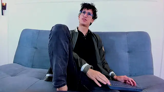 Snapshot of Cum_hunters chatting on June 4, 2026, 3:12 am Cum hunters online show from June 4, 2026, 3:12 am