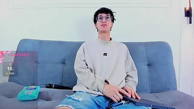 Snapshot of Cum_hunters chatting on June 5, 2026, 3:13 am Cum hunters online show from June 5, 2026, 3:13 am