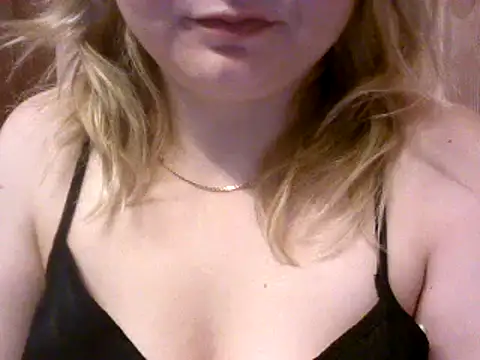 Snapshot of Allie_Janet chatting on January 17, 2025, 1:36 am Allie Janet online show from January 17, 2025, 1:36 am