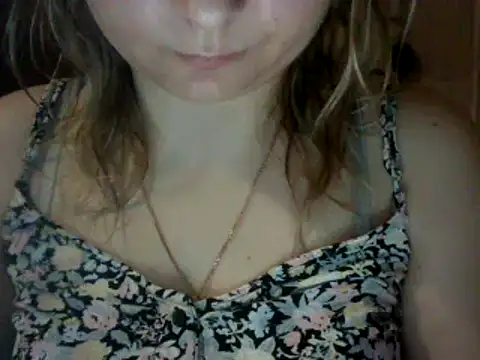 Snapshot of Allie_Janet chatting on January 20, 2025, 7:04 am Allie Janet online show from January 20, 2025, 7:04 am