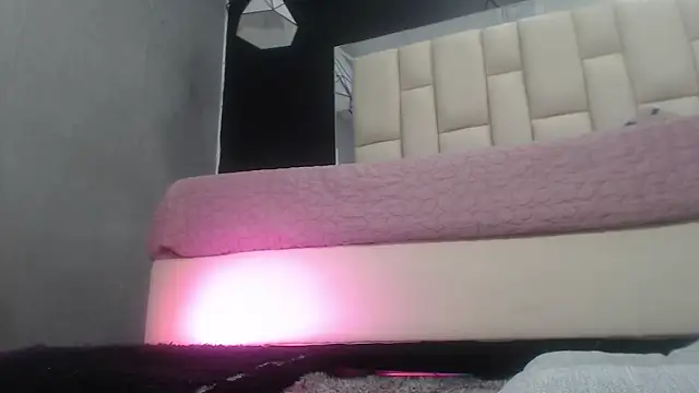 Auroraa miller online show from January 15, 2025, 1:20 pm