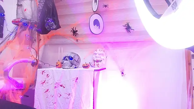 Auroraa miller online show from October 31, 2025, 11:55 am