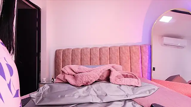 Auroraa miller online show from January 9, 2026, 11:57 am