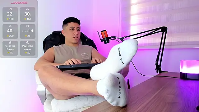 Snapshot of Fraannco chatting on February 8, 2025, 2:27 pm Fraannco online show from February 8, 2025, 2:27 pm