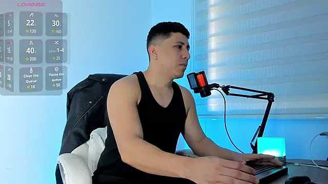 Snapshot of Fraannco chatting on February 19, 2025, 2:01 pm Fraannco online show from February 19, 2025, 2:01 pm