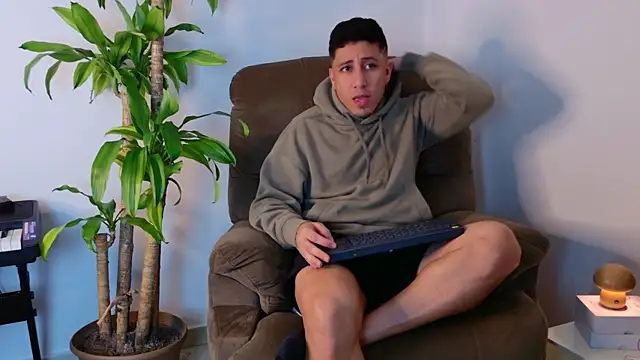 Snapshot of Fraannco chatting on October 22, 2025, 1:39 am Fraannco online show from October 22, 2025, 1:39 am